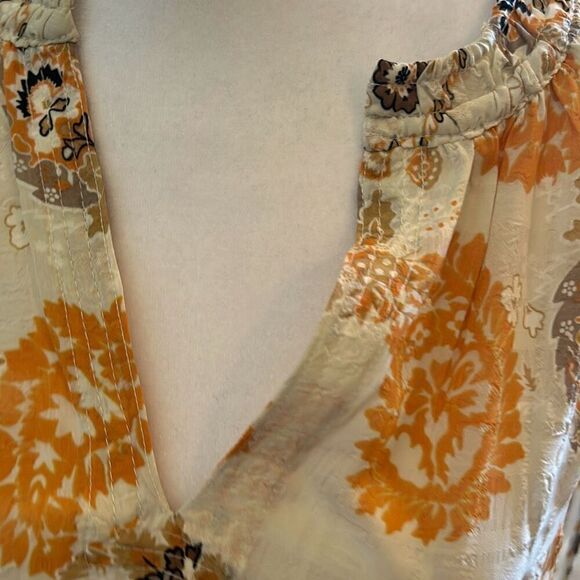 Bishop & Young Women's M Luna Blouse Cream Orange Paisley Short Sleeve VNeck New - Picture 3 of 10